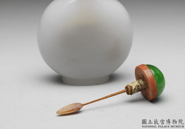 清 十八/十九世紀 玉鼻煙壺